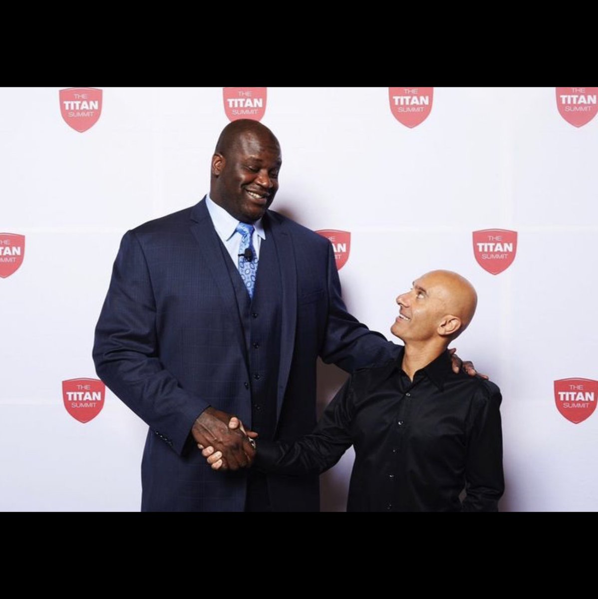 Shaquille O'Neal is someone I really look up to as an athlete 😅. Who do YOU look up to? Love, Robin