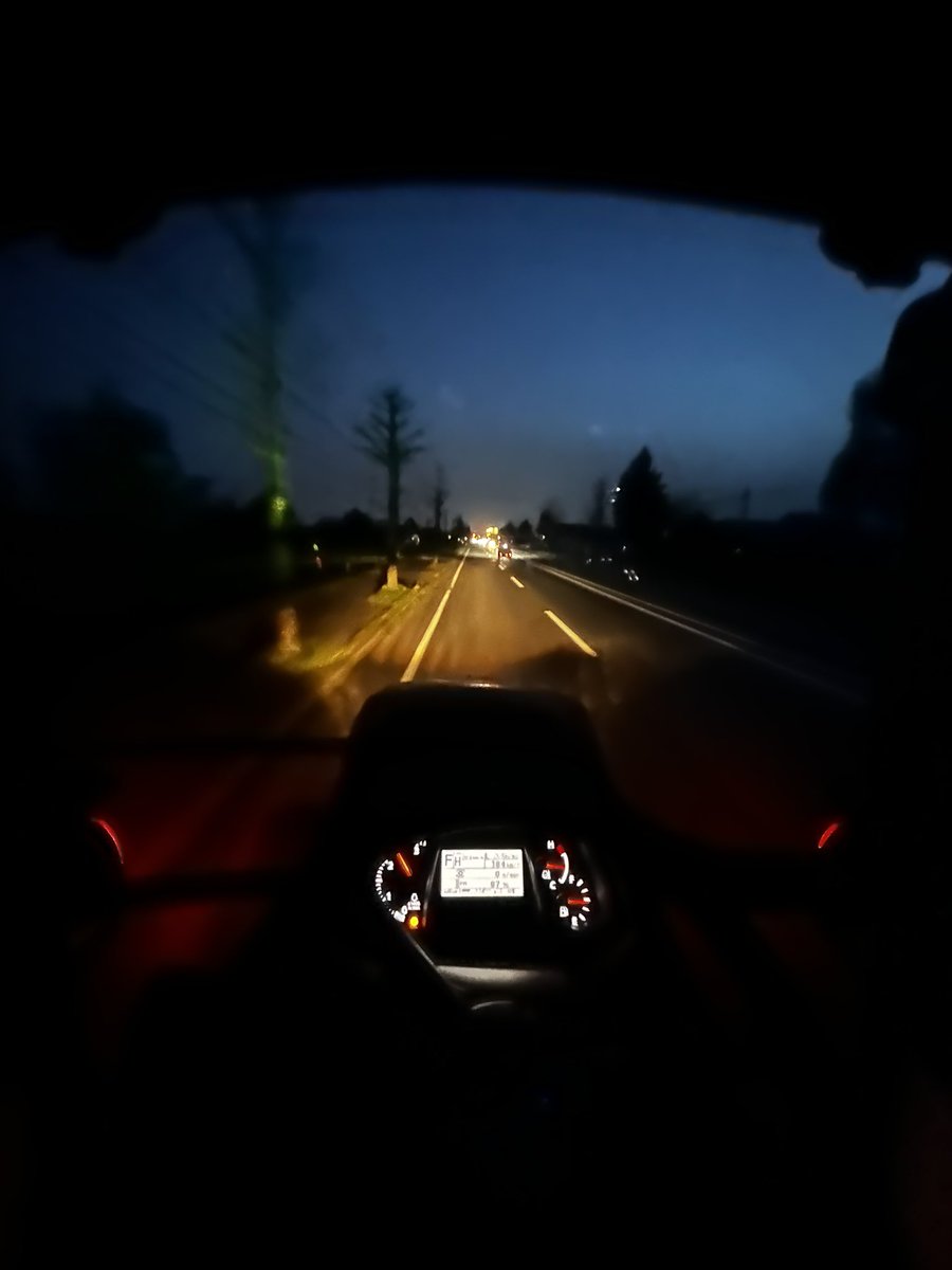 こんな時間まで仕事してたらセフィ乗れない笑 動かしたいー、
皆んなの投稿見てたらじわじわくる🥲