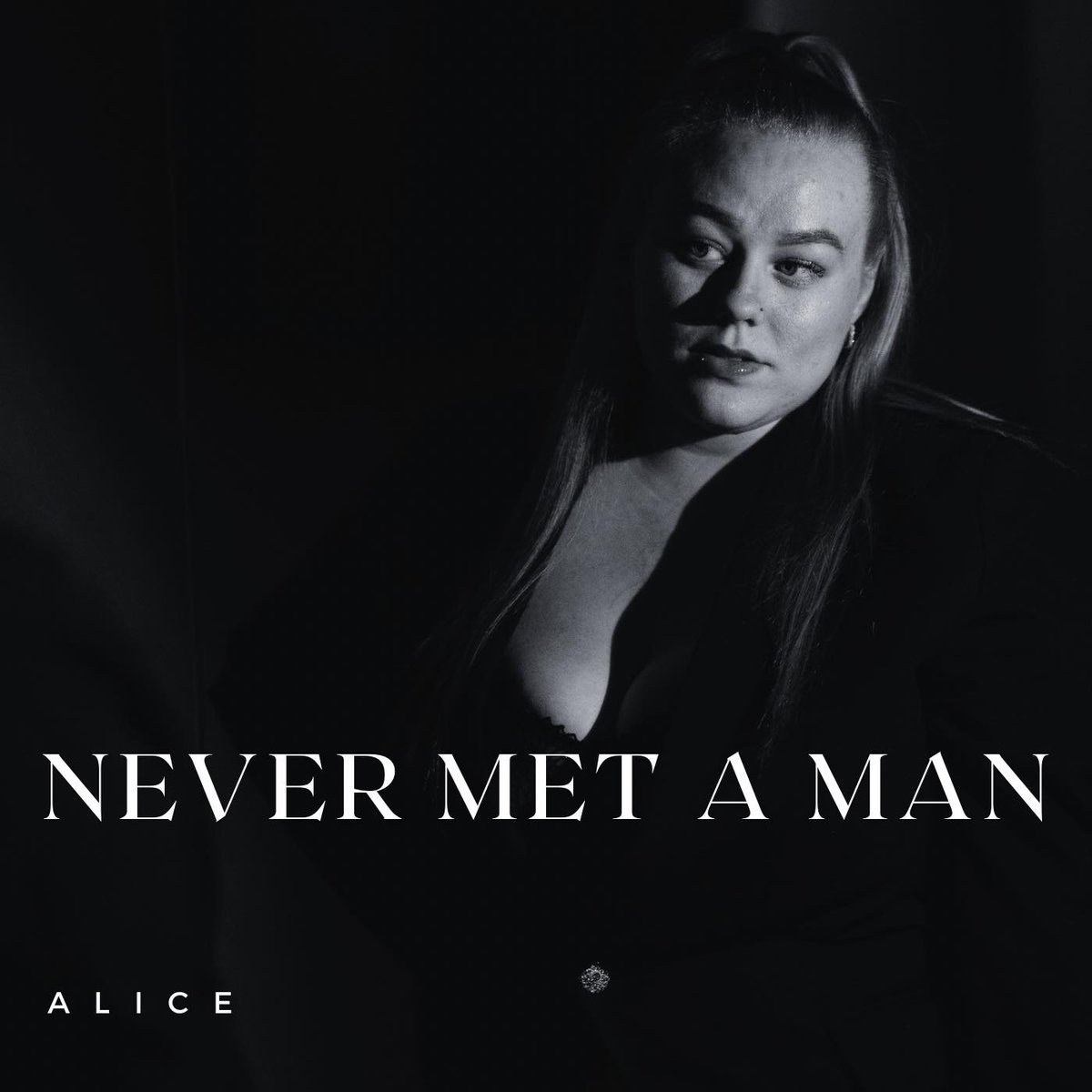 📣 NEW RELEASE! 🎉 NEW RELEASE!🔔

🇳🇱Alice  - 🎶Never met a man

Listen on
📻 CLICKYOURRADIO.COM - ROCK & BLUES
🔊 tinyurl.com/CYRClrBl
📲 tinyurl.com/ORBCYRClRBl

@GeertHakze #blues #bluesmusic #bluesmusician #bluesmusicians #bluesmusiclover #bluesmusicscene #NewRelease
