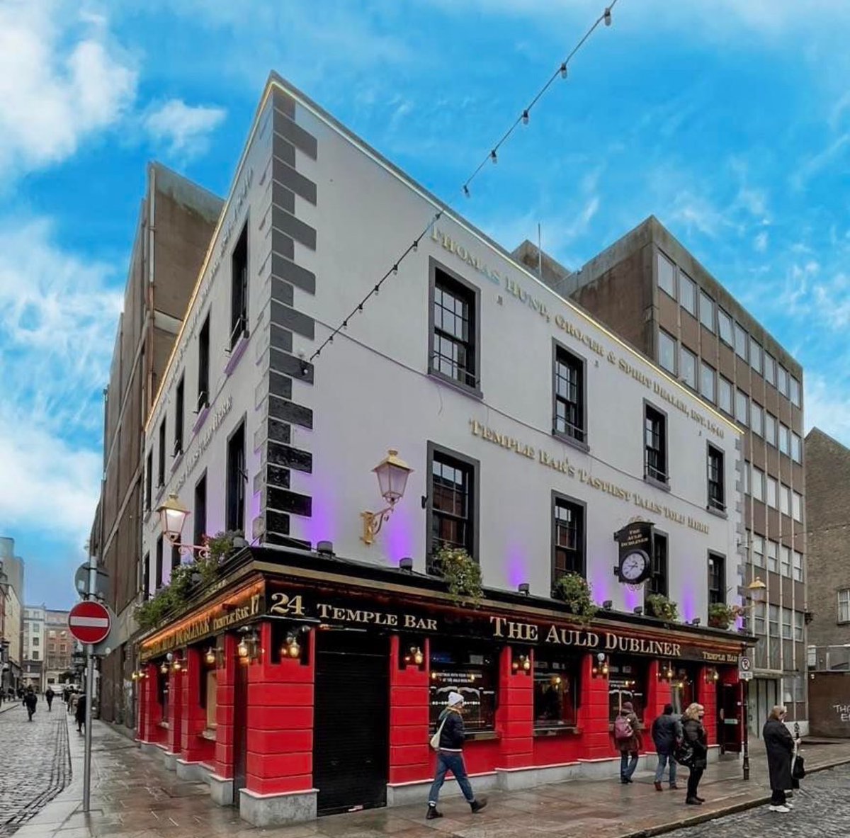 If you had planned to visit us this weekend - fear not, our Sister Pub @TheAuldDub_ is ready and waiting to welcome you with Live Music, Food & Drinks 🍻

Tell them we sent you 😉
#thenorseman #pub #templebar  #dublinpubs  #closedforrenovations #sisterpub #theaulddubliner