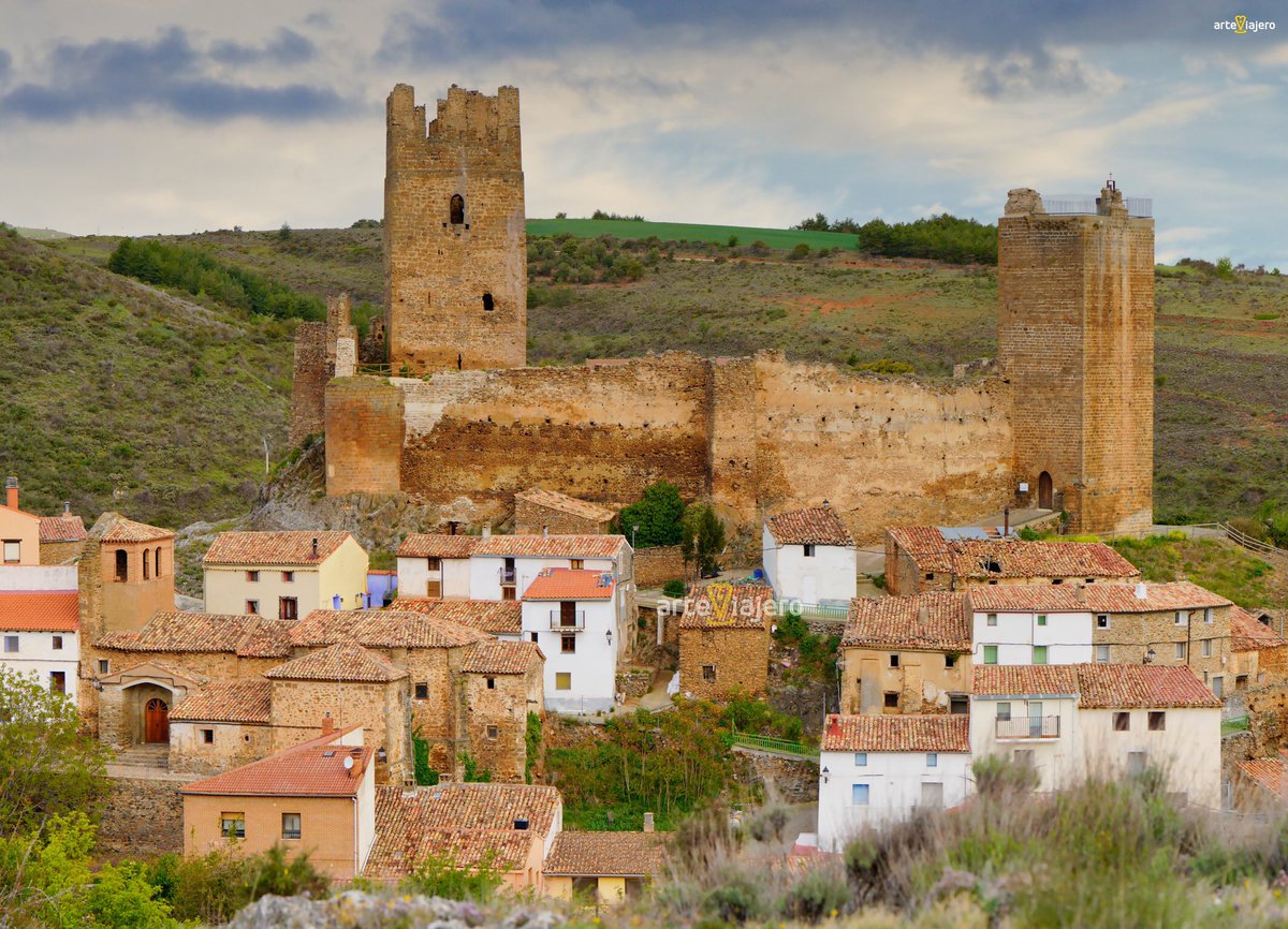Castillo de Vozmediano (Provincia de Soria). Levantado a mediados del S. XII en una posición estratégica bajo el Moncayo, entre los antiguos reinos de Castilla y Aragón #FelizSabado #BuenosDias #photograghy