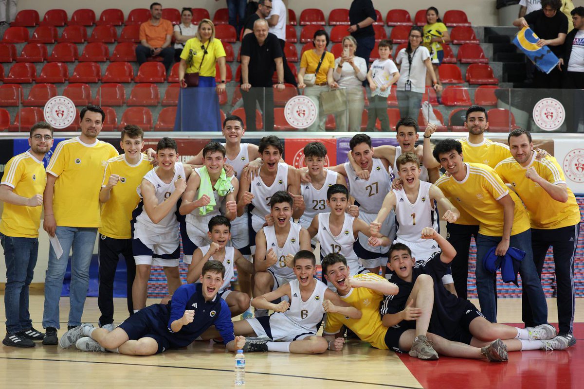 Kayseri’de düzenlenen U14 Türkiye Şampiyonası yarı final mücadelesinde bugün 17.45’te Bahçeşehir Koleji ile karşılaşacak takımımıza başarılar dileriz!