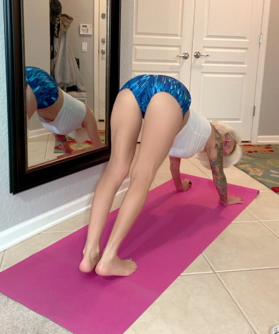 Would you do yoga with me or would my legs distract you??
RT me sugar https://t.co/Ir7Nj9O5D0