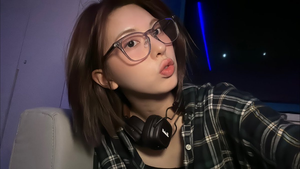 #BAE youtube live thumbnail 🐥