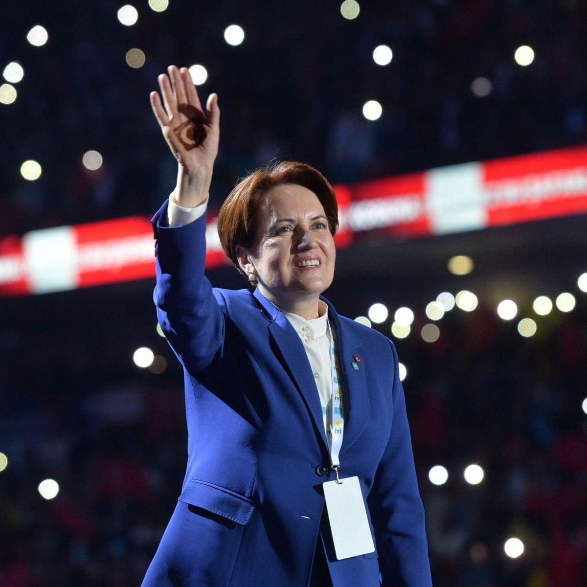 İyi Parti’de 'MeralAkşener dönemi sona erdi. Akşener İyi Parti’ye veda etti.

'Zaferin 1000 babası vardır, mağlubiyet yetimdir. İşte ben bu mağlubiyeti sahipleniyorum.Bu evi artık siz ayakta tutacaksınız.
“Allahaısmarladık.”
#sedasayan #korayaydın