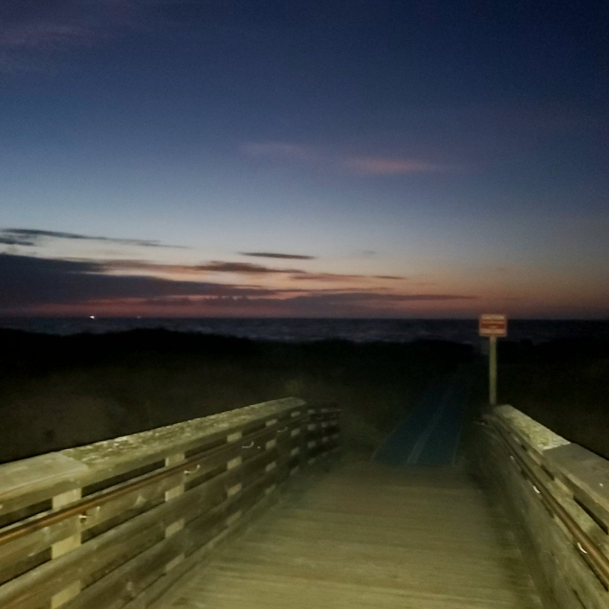 Made it to Jekyll with plenty of time to enjoy walking on the beach before sunrise. Thanks to @fisk1973 I finally gave in to Spotify's coercion to give this a listen & it was 100% the right thing to carry me through on the road. Highly recommend. open.spotify.com/episode/6O9kXn…