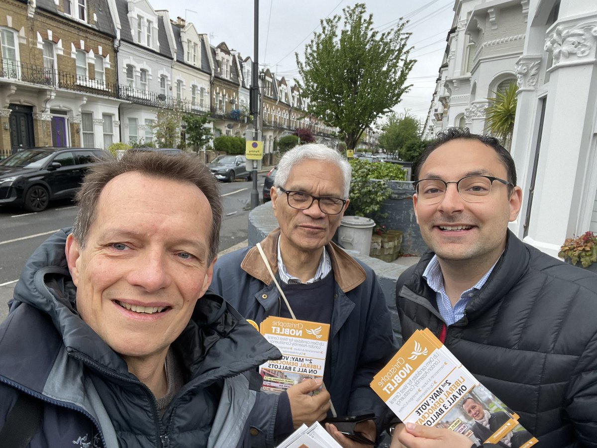 Chilly morning but warm welcome from #fulham residents supporting @robblackie and up for more @LondonLibDems Assembly Members #GLA #May2nd #RestoringTrust #RobCan #voteLidem