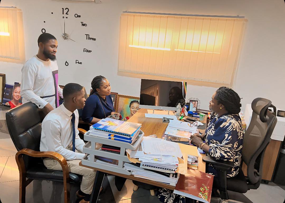 *CEO OF GEA, Mrs Kosi Yankey-Ayeh writes:*

On April 25th, it was truly inspiring to meet with the distinguished leadership of the University Students Association of Ghana. 

#bizbox

x.com/kosiyankeyayeh…