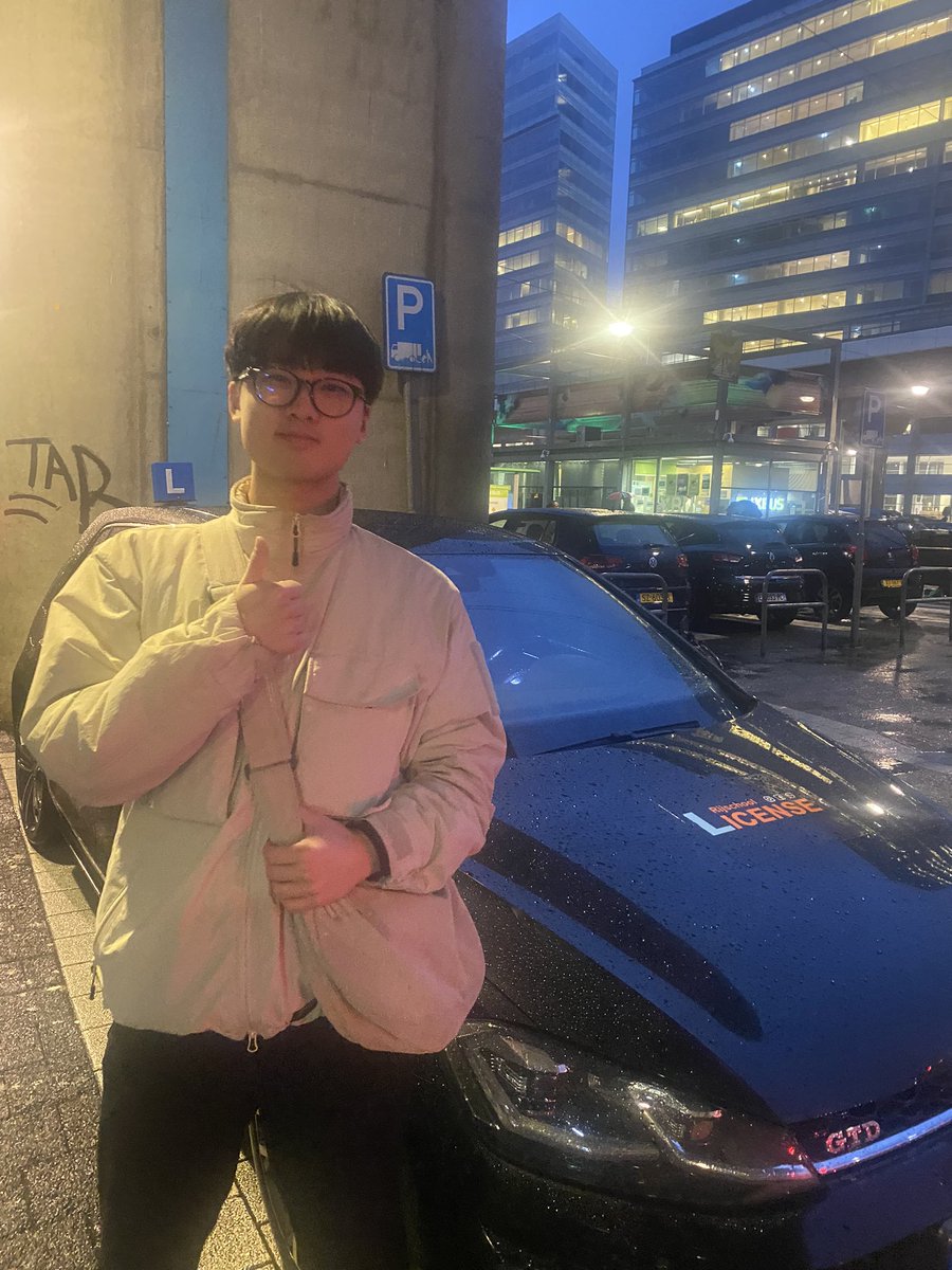 KamranLicense's tweet photo. Daniel is geslaagd voor zijn rijbewijs. Namens Rijschool License, van harte gefeliciteerd. 

#rijschoollicense #rijbewijs #rijschool #autorijschool #geslaagd #sneljerijbewijshalen #binnen4weken #prijskwaliteit #hoogslagingspercentage #voordeligepaketten #cbr #cbramsterdam https://t.co/p02MS4YzjF