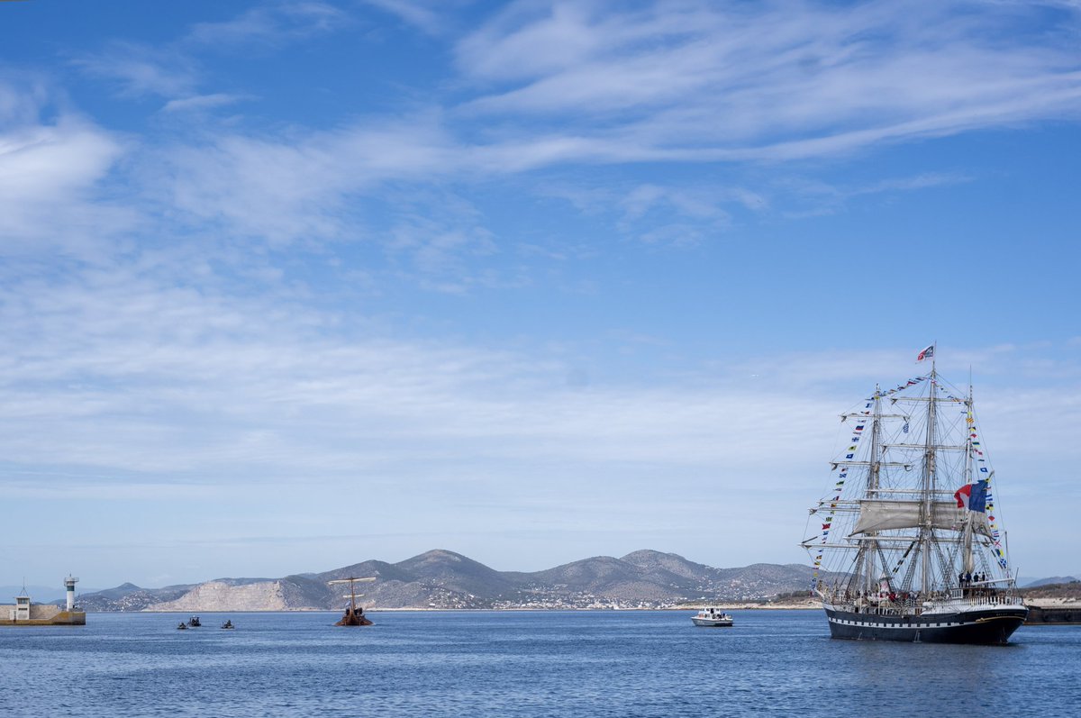 The Olympic flame for @Paris2024 is on board the historic French three-masted ship Belem. Aymeric Gibet, Commandant of the Belem, received it from @TonyEstanguet this morning in Athens. The voyage across the Mediterranean will take until 8 May, when the Belem will arrive in the…