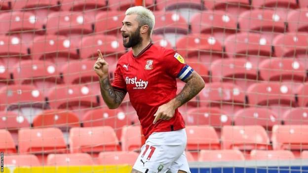 Today could be the last time we see Charlie Austin in a Swindon town shirt. He has moulded his game differently in his second time at the club. If it’s his last game for the club, thanks for the memories #stfc