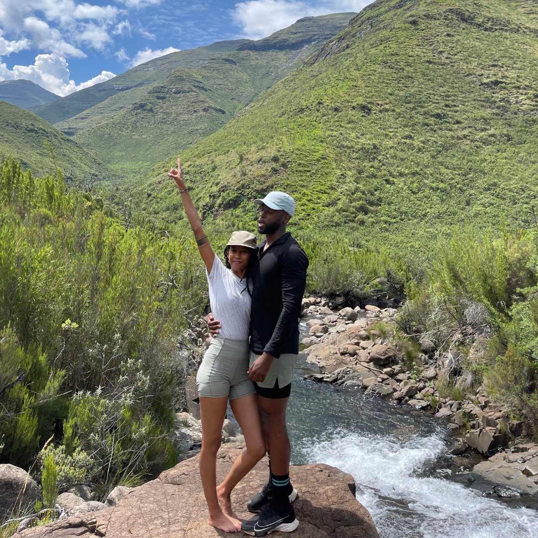 Stand a chance to win R1000 for your next road trip! Retweet your answer to the question &amp; include #TopTravelTVS3
Do Fez and Anesu discover the footprints of the Lesothosaurus or Tyrannosaurus?  Competition closes midnight 28 April. T's&amp;C's apply: TopTravel.co.za