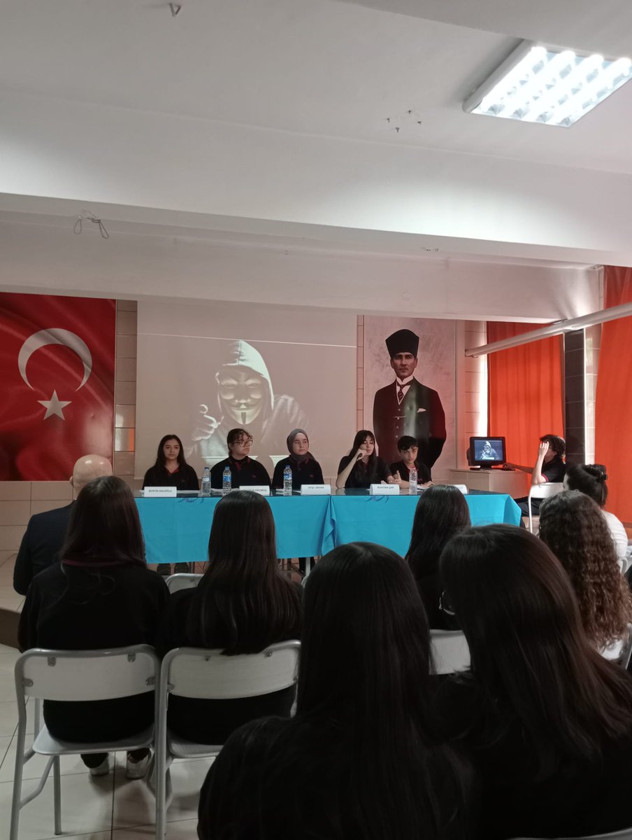 EDEP kapsamında planlanan Lise Paneli Cumhuriyet Anadolu Lisesinde gerçekleşmiştir. Panelde Sorumluluk Bilinçli Şifre Kullanımı değeri ele alınmıştır. Öğrenci ve öğretmenlerimize teşekkür ederiz. @denizlimem @emre_caliskan @YTEMEL3