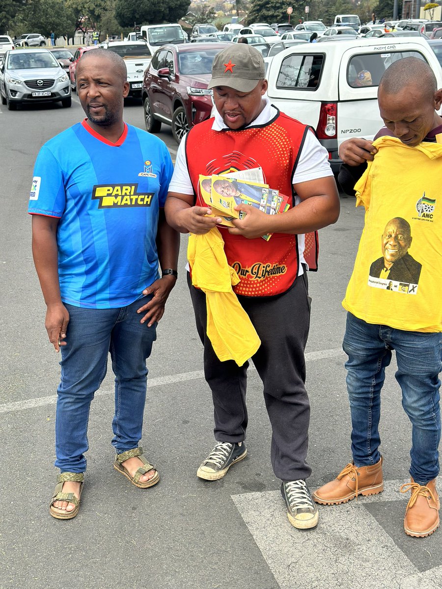 📍Southdale, ward 124, Zone 11 

We joined the SACP (Linda Jabane district) today to encourage masses to vote for the ANC on the 29th May 2024 🖤💚💛