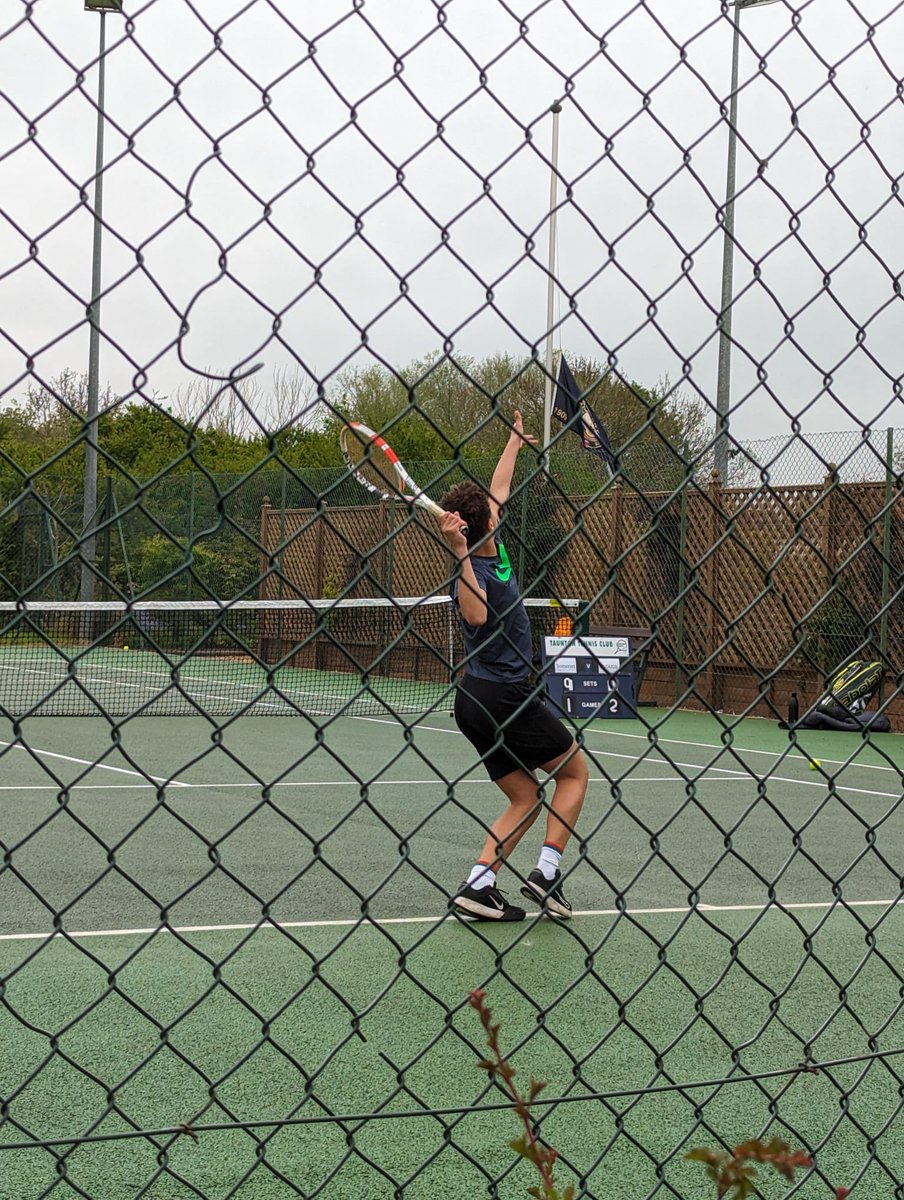 The Somerset 14U Boys are 3-1 down vs Glos and are now playing the singles vs Cornwall. #countycuptennis