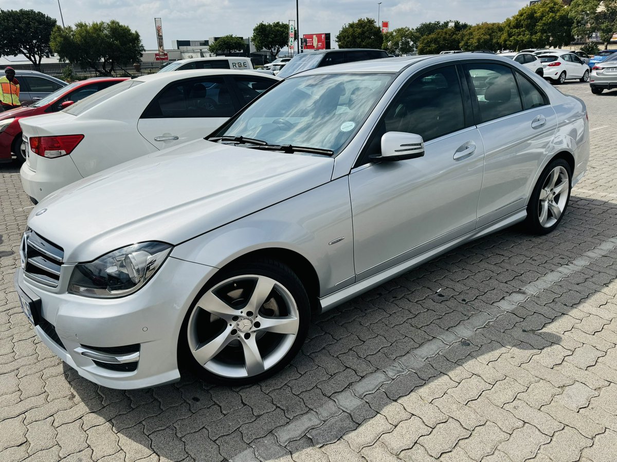 I got myself a Premium Wash from <a href="/MowashZA/">Mowash</a> a few days ago. I’ve driven in the sun and the rain but my car still looks fresh 👌🏾👌🏾👌🏾