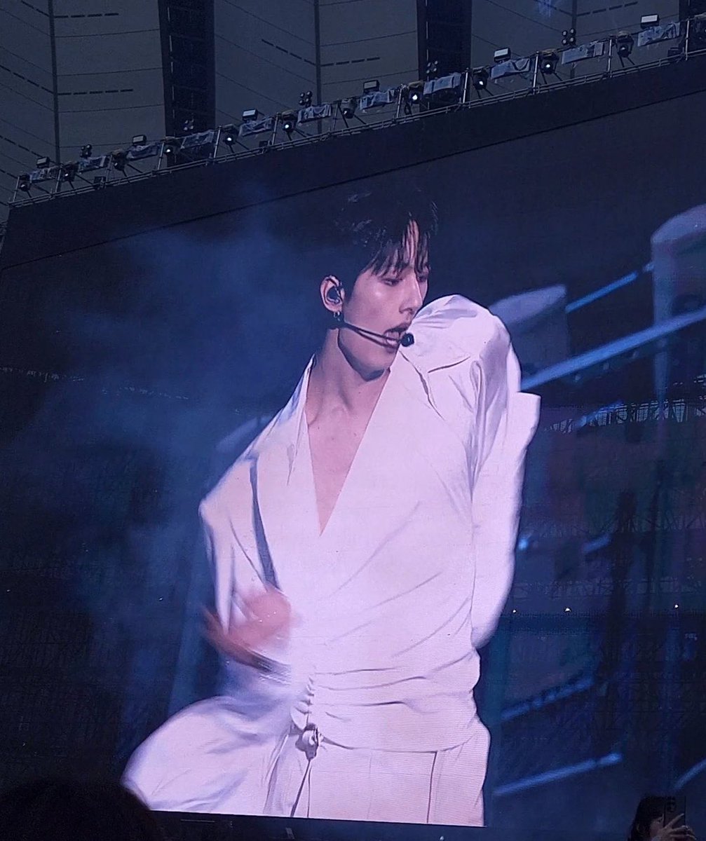 WHAT IS THIS MOON JUNHUI 😭🔥🔥