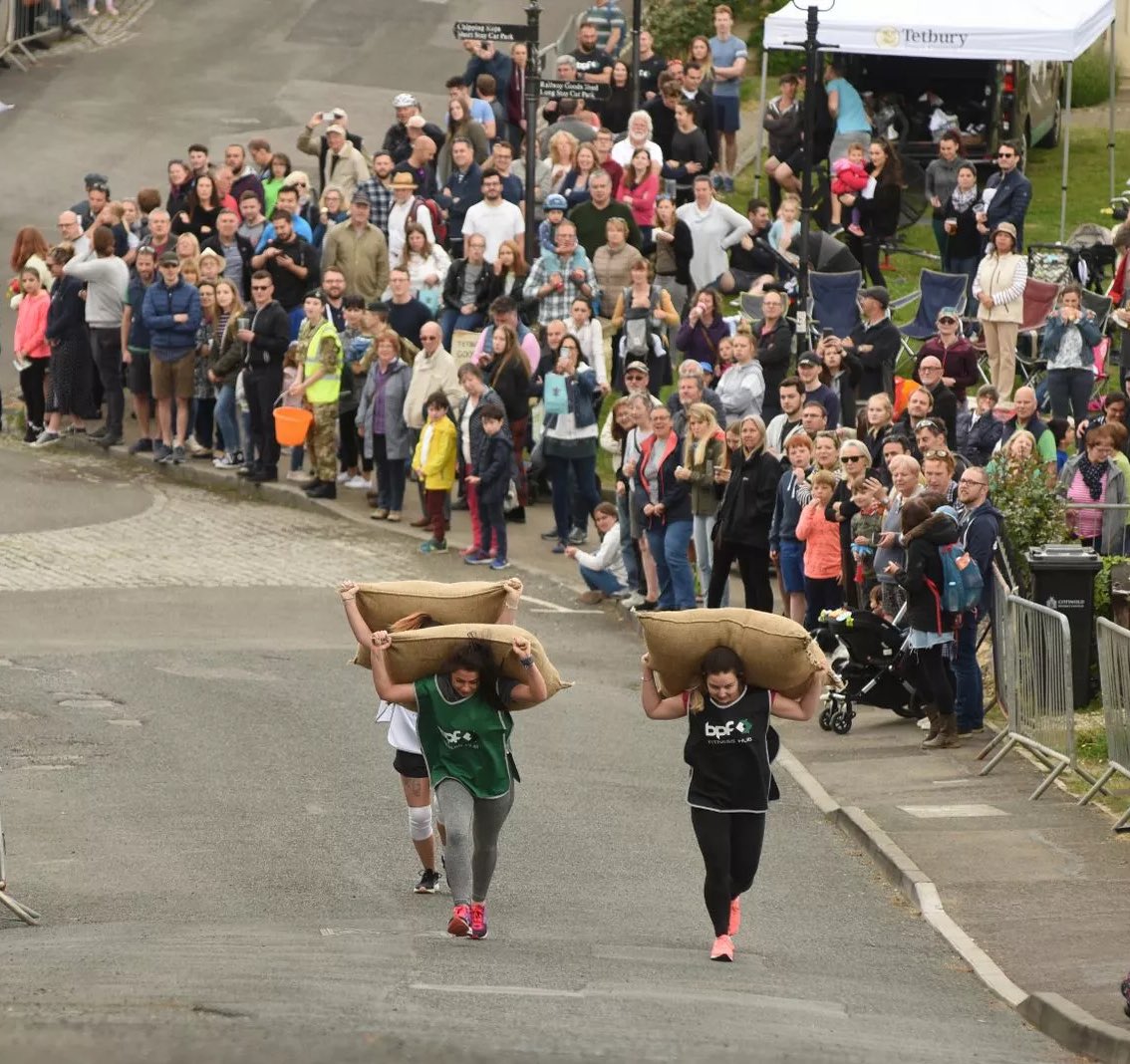 The word famous Tetbury Woolsack Races are back! After four years the Races make a welcome return to Tetbury on the Whitsun Bank Holiday Monday, 27th May. Don’t miss the chance to witness this eccentric and spirited event! 🏃‍♂️🐑🏆 🔗tetburywoolsack.co.uk