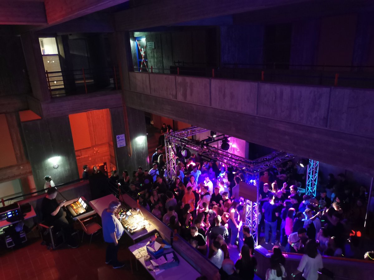 Gunnar Werncke (@wernckegunnar) on Twitter photo One of the best part of being a PI at @Chemie_UMR <a href="/Uni_MR/">Philipps-Universität</a> : the lecture hall party with the PIs being the DJs for 1k enthusiastic students. Great sets from @haenisch_group <a href="/BangeBalcony/">BangeBalcony</a> and others with my contribution together with @TamborninoLab. #chemtwitter #AcademicChatter One of the best part of being a PI at @Chemie_UMR <a href="/Uni_MR/">Philipps-Universität</a> : the lecture hall party with the PIs being the DJs for 1k enthusiastic students. Great sets from @haenisch_group <a href="/BangeBalcony/">BangeBalcony</a> and others with my contribution together with @TamborninoLab. #chemtwitter #AcademicChatter