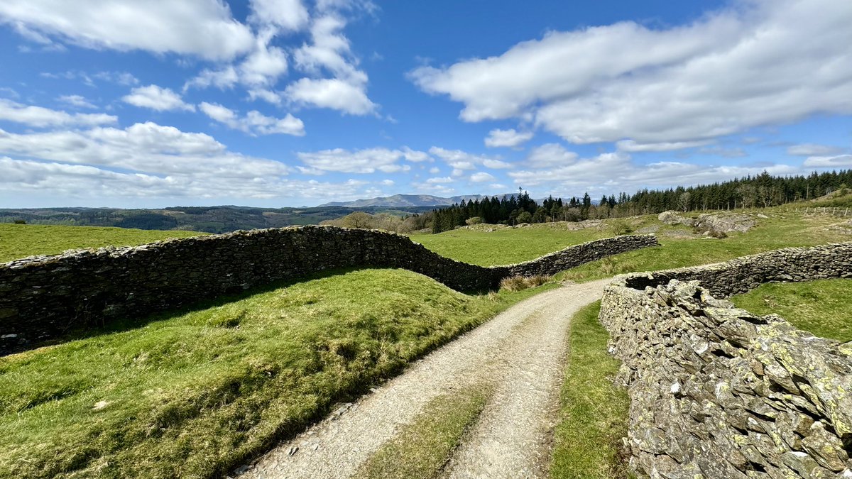 A few days in The Lake District 

#lakedistrict #windermere #coniston #oldmanofconiston #hiking #hikingadventures #mountains #lakes #beers #realale #brewery