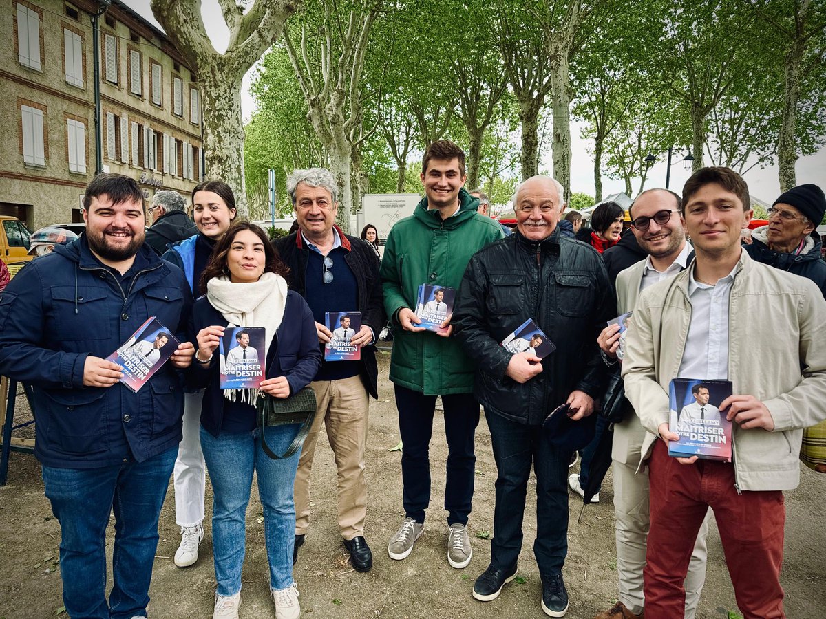 Sur le marché de #Lavaur, avec @GuilhemCarayon et plusieurs élus et anciens élus ! #AvecBellamy #OnEstChezNous #Tarn #Occitanie @lesRepublicains @CelineImart