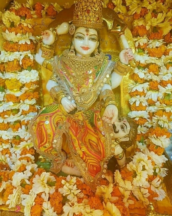 Maa Baglamukhi has the power to destroy all kinds of obstacles and negative energies.