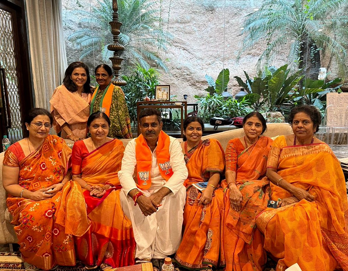 Meet my army of saffron warriors- my sisters, aunts, and wife @drsangitareddy. I have always been surrounded by highly capable women and realise the change they are able to bring in their families, workforce, and society. I’m grateful for the support I get from the women in my…