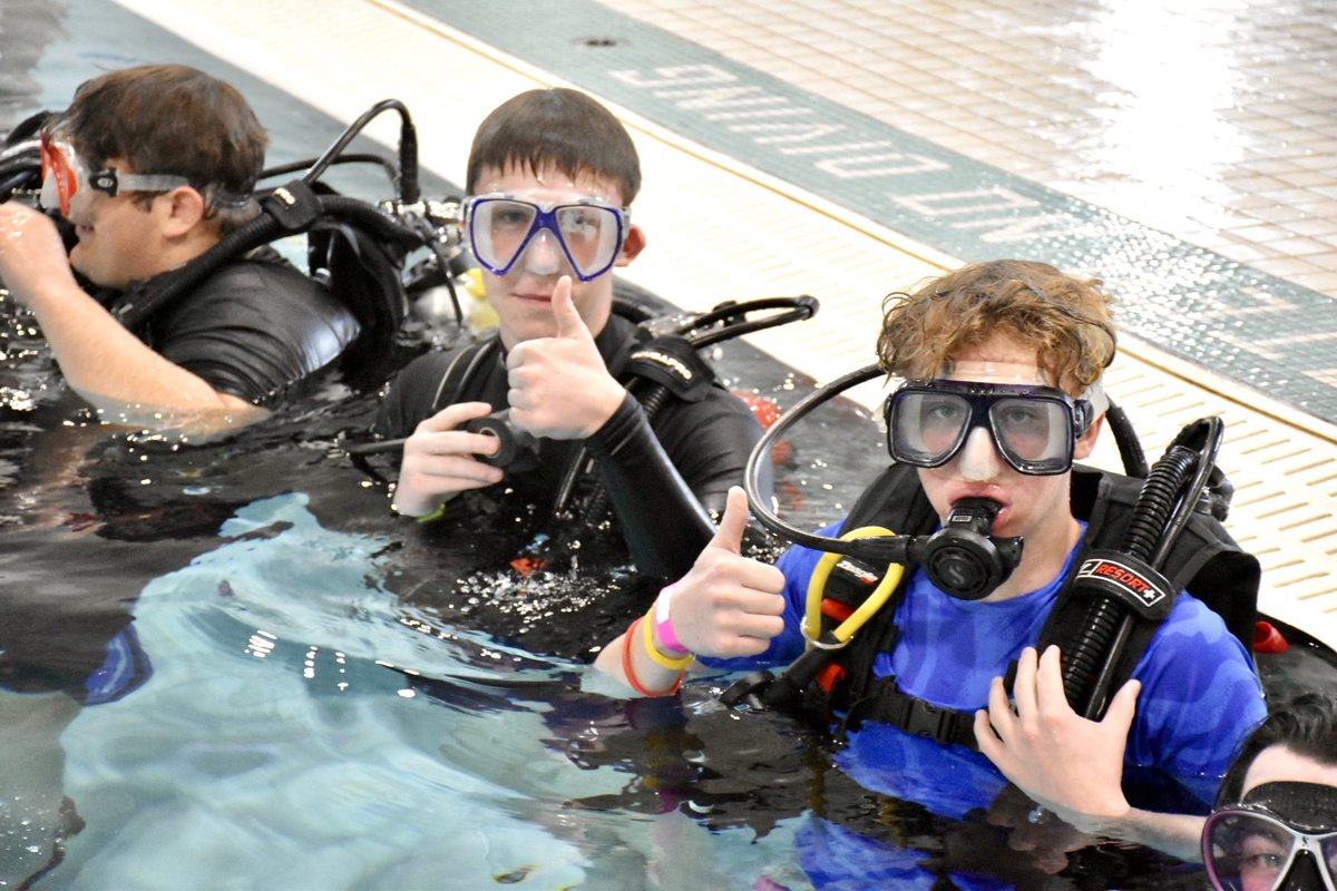 Students from the @StTSecondary Specialist High-Skills Major program, Sports sector, had the opportunity to participate in an introductory SCUBA course this week as part of their 'Advanced Training in a Technique' course elective. Read more: bit.ly/3QjYnNE