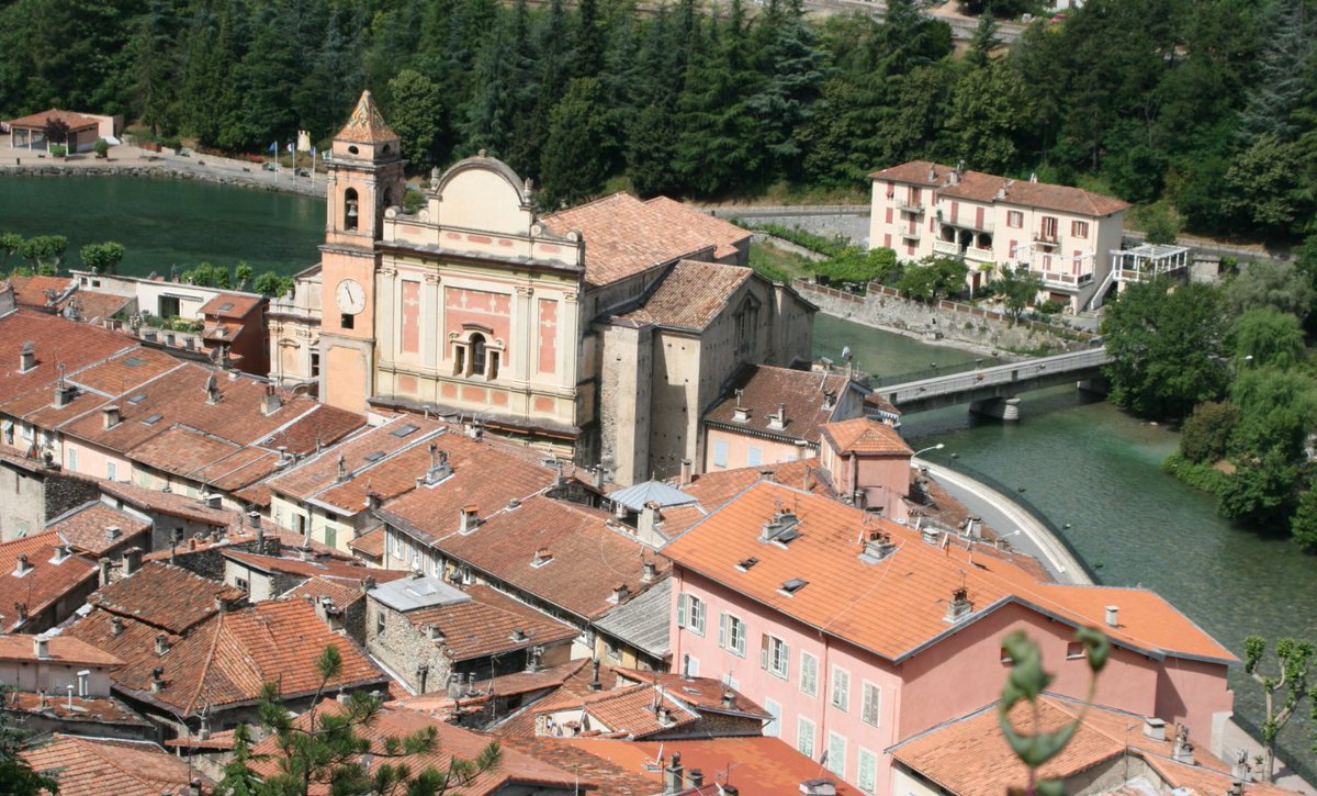 'Ils ont escaladé le tabernacle, piétiné l'autel et jeté à terre le cierge pascal': le maire de Breil-sur-Roya (06) en colère après des actes de vandalisme au sein de l’église paroissiale du village fdesouche.com/2024/04/27/ils…