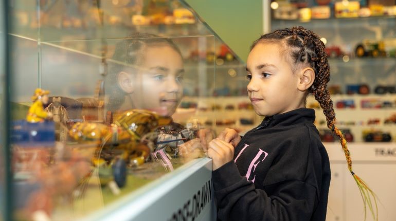 This #HalfTerm, enjoy trails, activities, crafts at @TheMERL!

Discover the new #Spring Family Activity Packs for all ages and have a go at a variety of gallery and garden trails.

📆 25 May - 2 June

merl.reading.ac.uk/event/half-ter…

#Reading #Berkshire