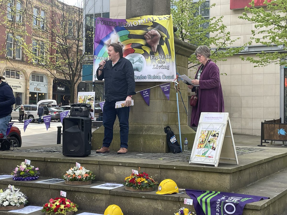 In Preston for the International Workers’ Memorial Day event with speakers including @BFAWUOfficial President @IanBFAWU, @jnewsham of @hazardscampaign and @SadiqVohra #Rememberthedead #FightfortheLiving