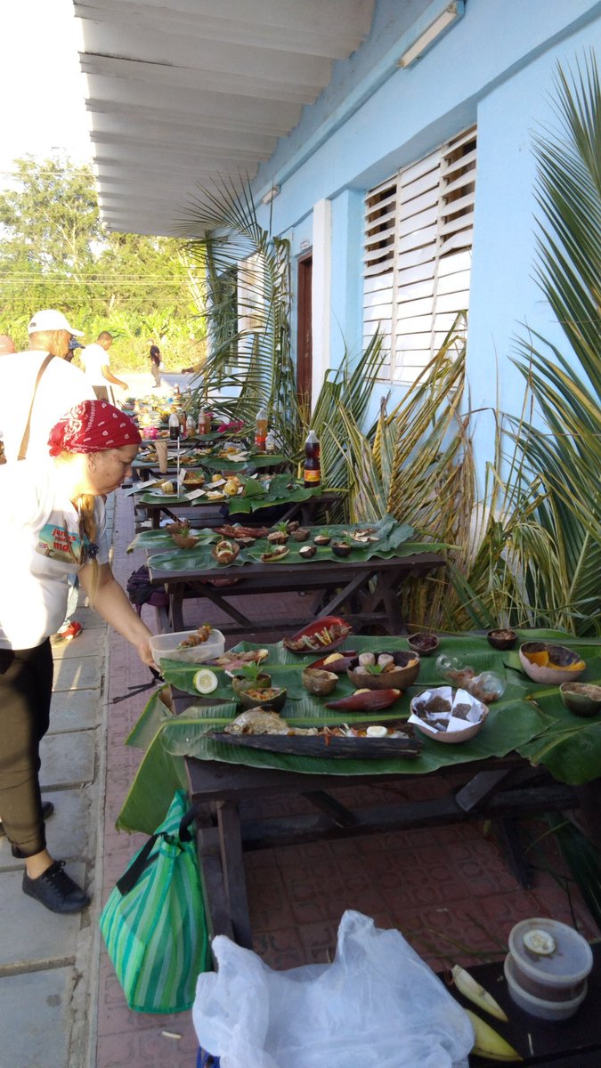 Orientación de platos autóctonos en la comunidad de Cayamo por la Empresa de Comercio Caimanera @MincinCuba @AsambleaCuba @BetsyDazVelzqu2