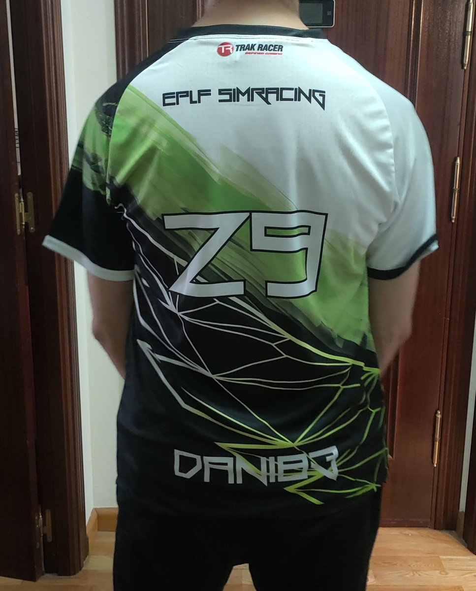 <a href="/EPLF_HVMix10_/">HVMix_</a> Seguimos con la presentación de nuestra nueva camiseta fabricada por <a href="/latidoshop/">Latido</a>. El concepto de la misma salió del gran <a href="/EPLF_HVMix10_/">HVMix_</a>  que con la ayuda de los diseñadores de la empresa, intercambio de ideas y pruebas, finalmente llegamos a buen termino. ¡Muchas gracias por esta