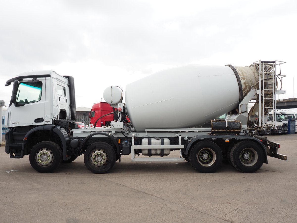 2018 Mercedes Arocs 3236 8x4 Concrete Mixer £34750 plus VAT
Hydromix equipment, climate control, left and right hand side camera, left turn audible warning, 100,000 kilometres!! Powershift gearbox, Euro 6, for more info please phone 0121 326 6950 or visit junction6.com