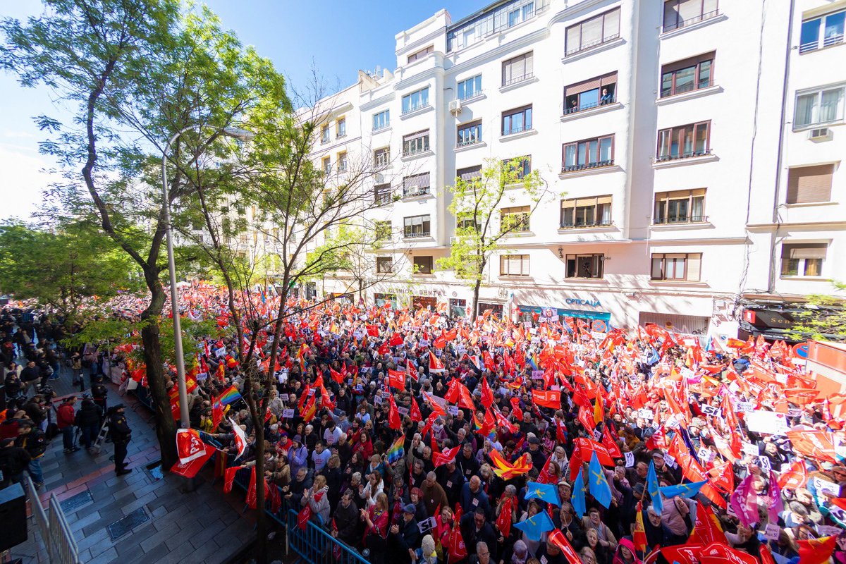 oscar_puente_'s tweet image. Mensaje alto y claro. La fuerza del PSOE emana del pueblo. De los humildes, de los que necesitan de la política porque no lo tienen todo. De los que creen en la libertad y en la justicia social. Gracias por toda esa fuerza.