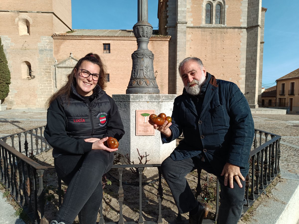 Contamos ahora en #ElPicaporte de @esradio_cyl con Lucía Ramos, de #HuertaRamos, en #MartínMuñozdelasPosadas. Una localidad segoviana con una gran tradición hortícola. #EsRadioCyL