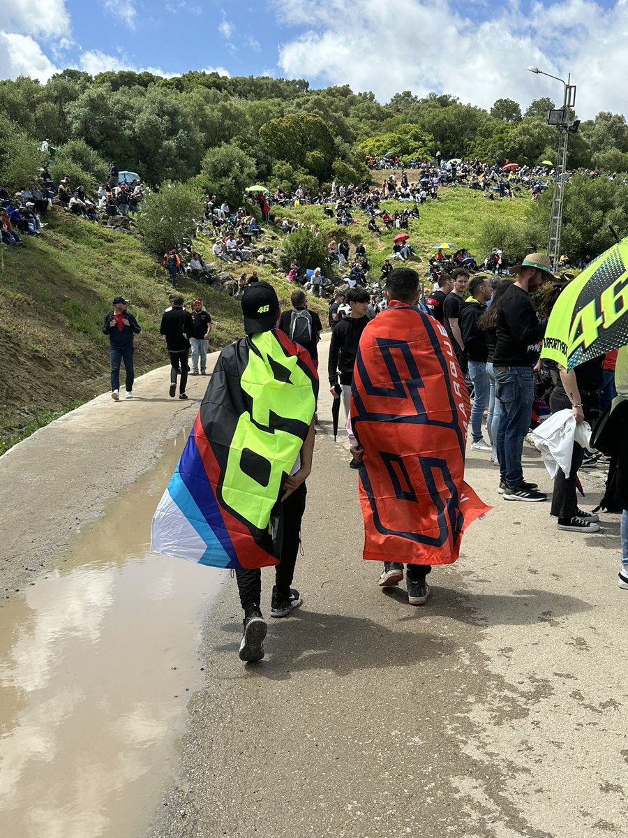 Muchos deportes deberían de aprender de la deportividad del Motociclismo. @circuitodejerez #SpanishGP #MotoGP #GPJerez24 #DosColegas