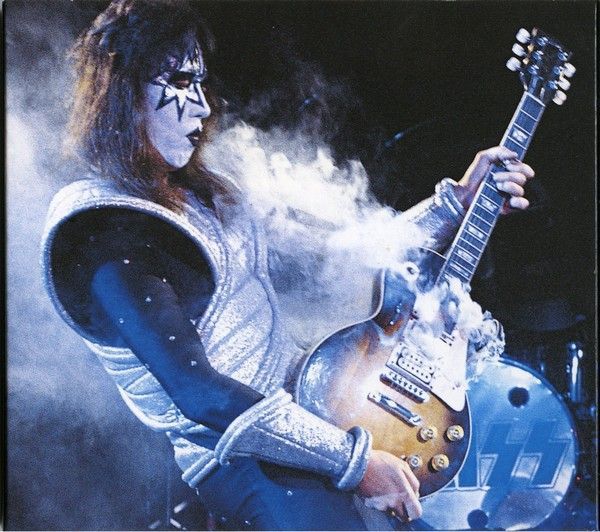 Happy 73rd Birthday to the legendary guitarist and singer-songwriter #AceFrehley 🎉
#KISS #TheSpaceman #FrehleysComet #ShockMe