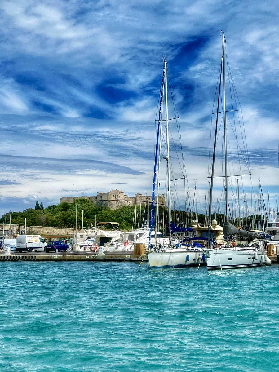 🩵 𝔹on samedi à vous depuis #Antibes 💙 @VisitCotedazur