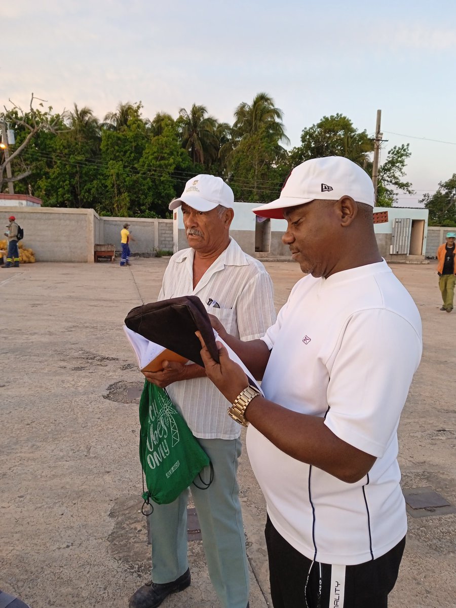 CAMCotorro's tweet image. Hoy los delegados que integran las Comisiones Permanentes de Trabajo de la #AMPP realizan control y fiscalización en la Feria Comercial y Agropecuaria en la Plaza 26 de Julio.
Se interesan por las ofertas y sus precios, calidad de los productos,la higiene.
@YaimaValle1
@PYerandi