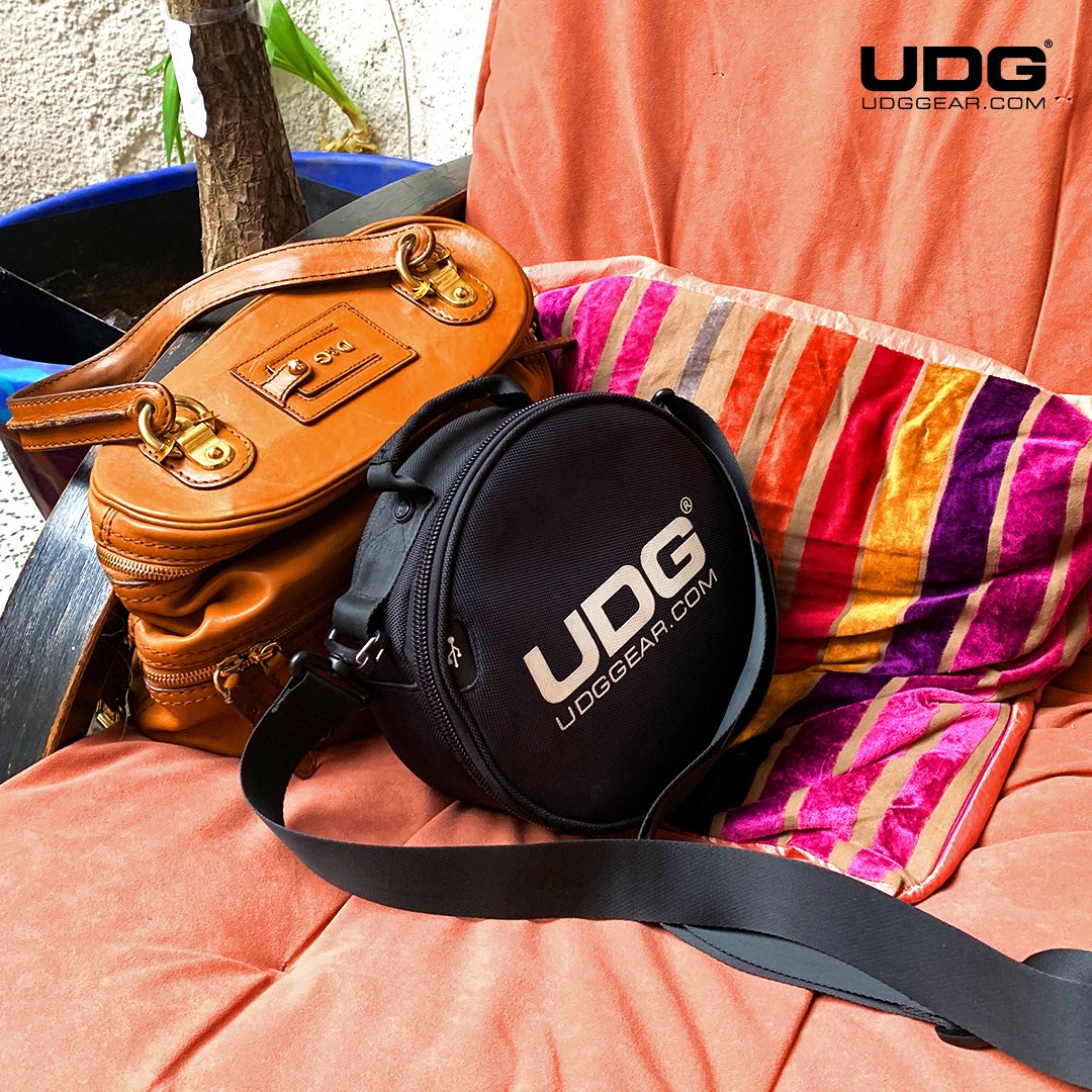 UDG Ultimate DIGI Headphone Bag Black Pict by @player.rs #UDG #UDGGEAR #Deejay #Producer #DJLIFE #UDGonTheRoad #DJonTour #UDGreGram #TravelVibes #OnTheGo #AdventureAwaits #MusicIsLife #PartyTime #WorkHardPlayHard #EssentialsOnTheGo #StayOrganized #djshop #rekordbox #Serato