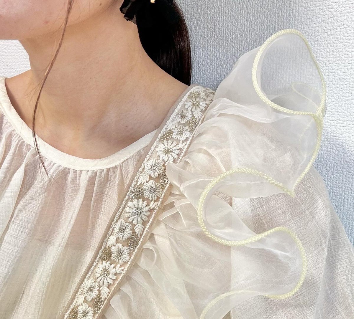 新作❣️

インド刺繍リボンを使ったスマホショルダー✨

つけるだけで、つけ襟のように可愛い💓

スマホショルダーとしてだけでなく、お持ちの鞄にもつけれます✨

 #スマホショルダー #インド刺繍リボン