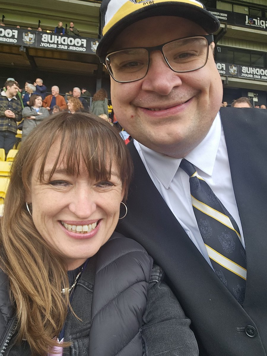 Best dressed in Vale Park today our John in #LorneStreet @OfficialPVFC. Come on Vale 🖤🤍🧡