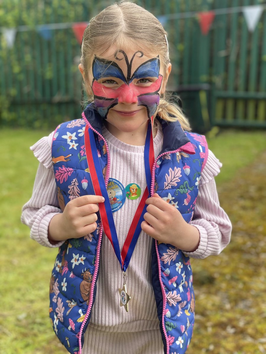 We are having a great time at the Collyhurst Nursery school fun day! Face painting by surestart staff, hook a duck, bouncy castles, hot dogs, candy floss,a @gmpolice van, a fire engine, @CollyhurstABC sports session & a wonderful nursery to look around!