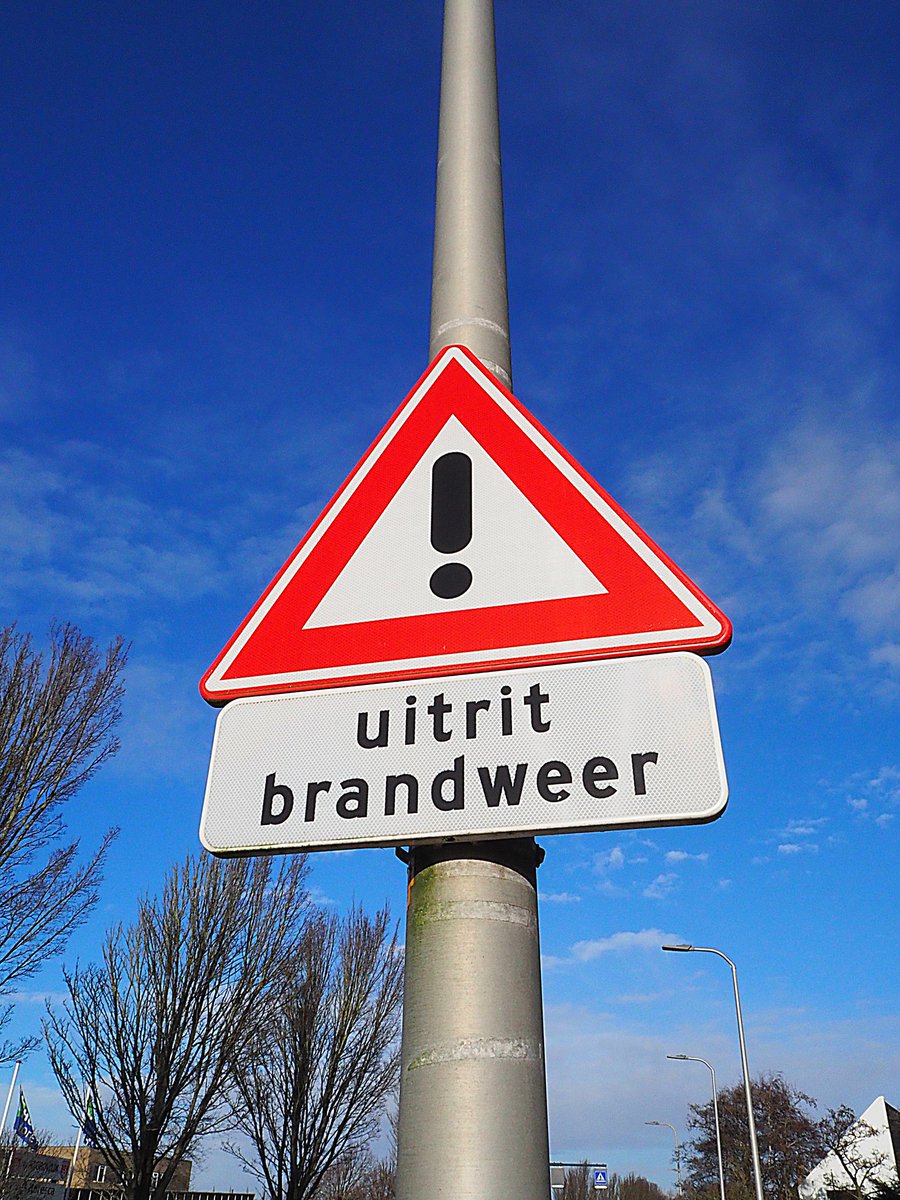 A photo of a Dutch road sign, traffic sign with Dutch text under it.

#trafficsign #trafficsigns #roadsign #roadsigns #sign #signs #text #Dutch #Dutchlanguage #photography #photograph #photographs #photo #photos #picture #pictures