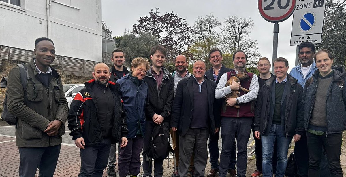 Strong support in Putney this morning for Nick Austin and @Councillorsuzie! 5 days till polling day! #walk2win #SaferWithSusan