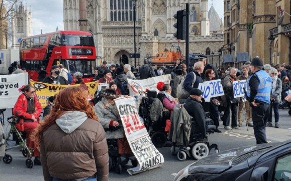 Doctors from @unitetheunion respond to Sunak’s speech attacking sickness benefits. 'The Tories’ plan for ‘specialist Work Health Professionals’ to take over issuing Fit Notes is outrageous and dangerous, and undermines the doctor-patient relationship.' doctorsinunite.com/2024/04/27/sic…