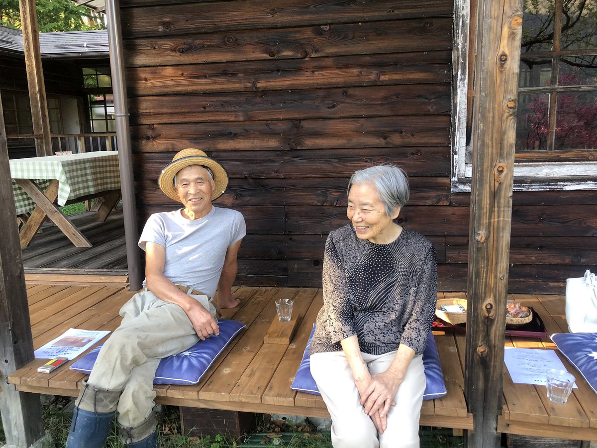 大鹿村ろくべん館さんの紹介で、山を開拓し災害後の廃校を宿にした「延齢草」の小林さんご夫婦と出会いました。なんと自然の中でピアノを奏でるネイチャーピアノが夢だったと言う。「足るを知る」「自然について」小林さんの思いに共感し心から嬉しく思いました。#大鹿村　＃学校の宿延齢草