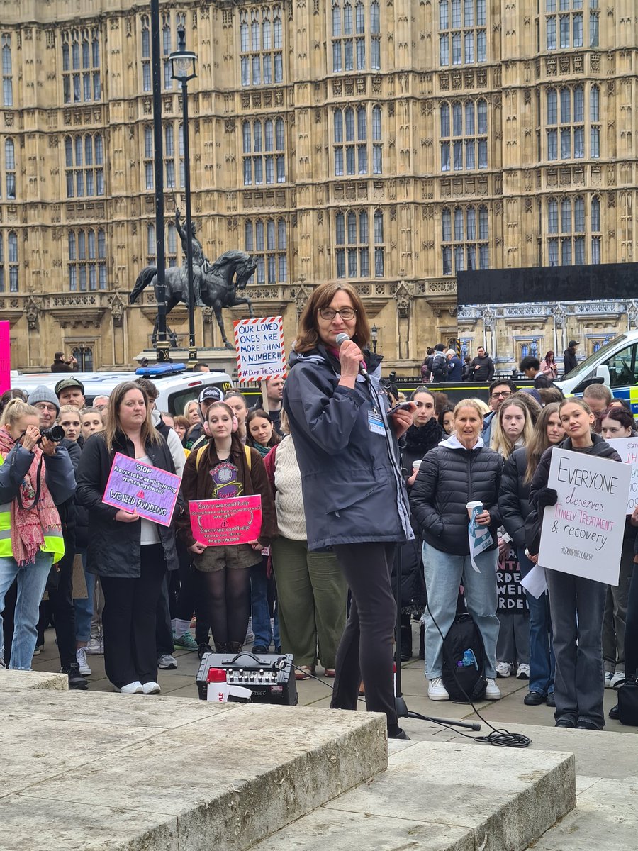 .@AgnesAyton talking about the importance of patients, clinicians, carers and researchers working together to improve eating disorder treatment and prevention. We ALL have a role to play (*Before she was rudely interrupted by a extremely loud helicopter!) #dumpthescales