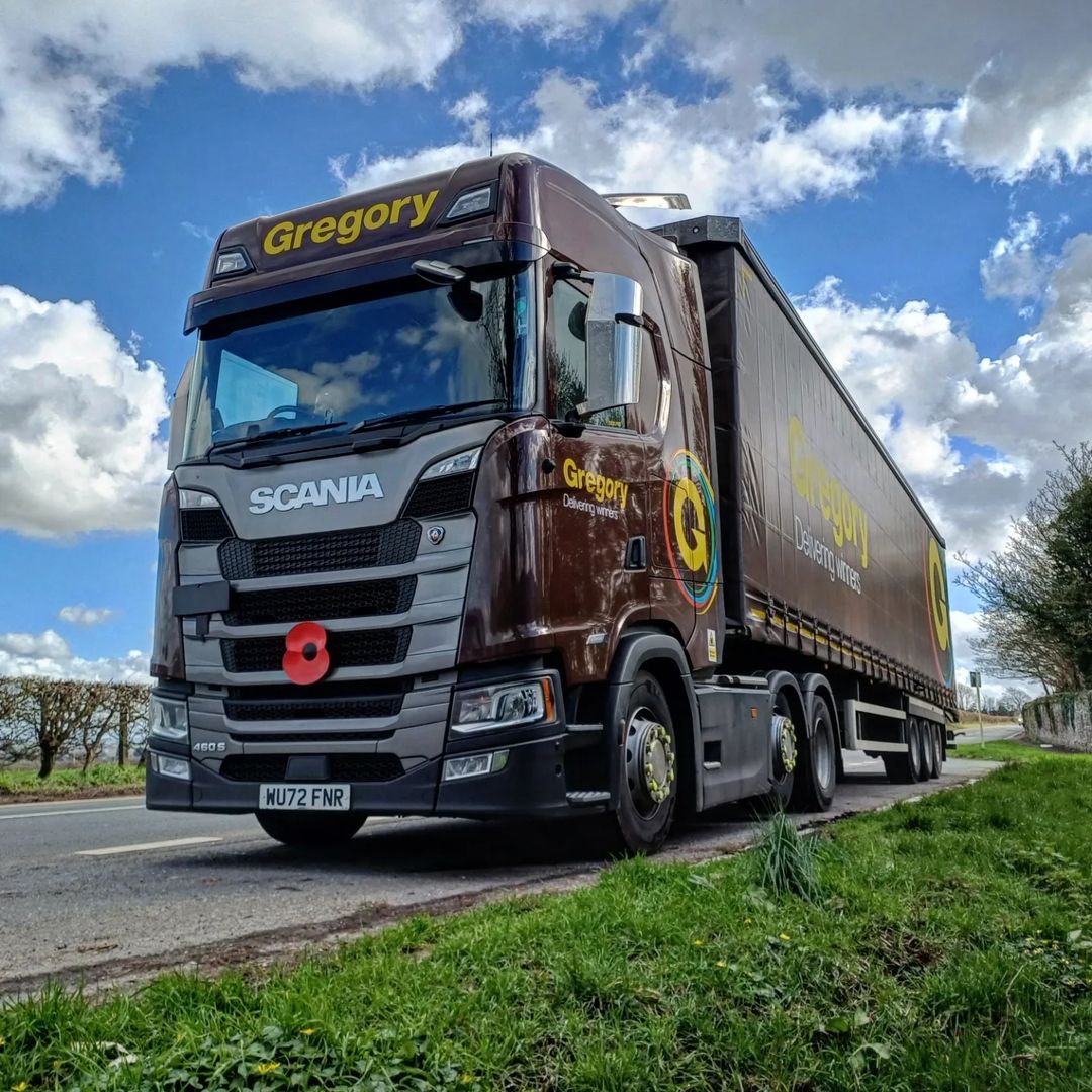 The clouds are chasing each other across the sky, but down on the ground, @gregorydist’s majestic Scania 460 S enjoys a moment of peace and quiet. Thanks to Instagram’s hmpr0956 for this one. Have you come across a #scania truck taking a well-earned break this week?